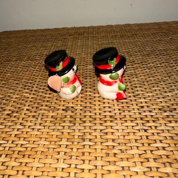 Vintage 1.5” Miniature Snowman Plastic Christmas Decor Broom Shovel Collectables - Picture 5 of 9